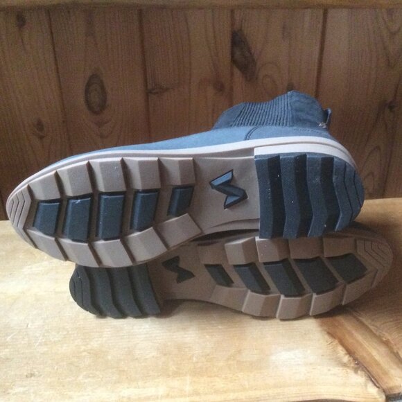 Forsake Sofia Chelsea Classic Black Leather Waterproof Boots New in Box 9.5 - Picture 8 of 10